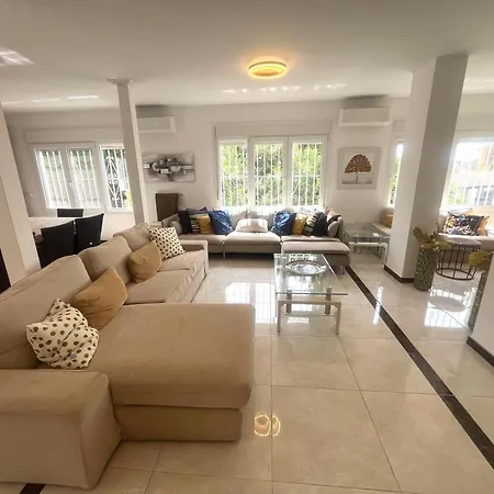 16 Persons -pool Villa